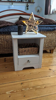 Noční stolek Hugo nový, masiv