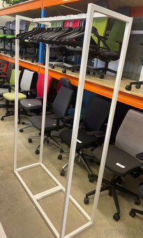 Věšák / stojan na oblečení