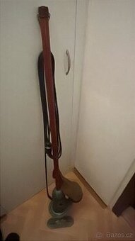 Stary starozitky vysavac steppke funkcni