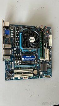 Základní deska s procesorem a pamětí