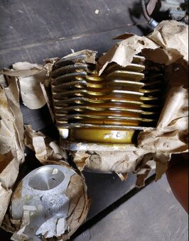 Originální nové válce písty kroužky hlavy Dněpr MT10 MT11 16