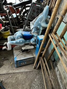 Elektrický houpací kuň