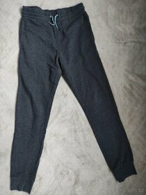 Chlapecké tepláky vel.152