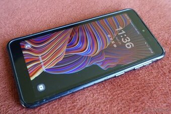 Malý odolný telefon SAMSUNG - ideální pro děti