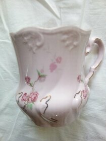 Růžový porcelán  z Chodova