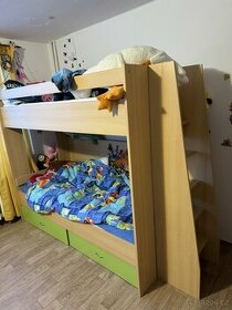 dětská dvoupatrová postel