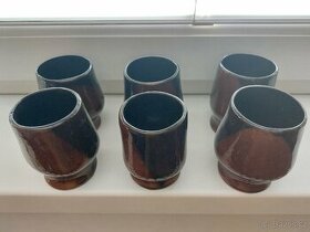 sada 6 hnědých keramických pohárků (retro) - 1