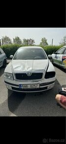Škoda Octavia 2 Kombi, bouraná (startuje, na díly)