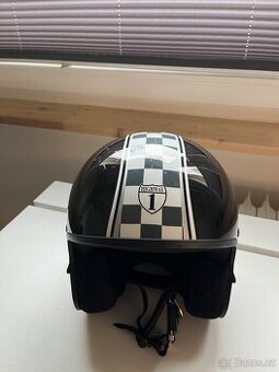 helma na moto Louis