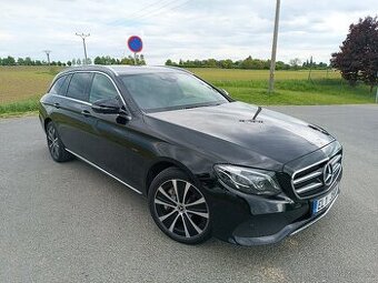 Mercedes E300 de, 225 KW, TOVÁRNÍ ZÁRUKA, A1 STAV
