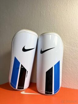 Prodám fotbalový chrániče Nike - 1