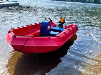 Plastový člun Whaly 370 s motorem Mercury 5hp - 1