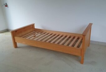 Dřevěná postel masiv s roštem 90 x 200 cm