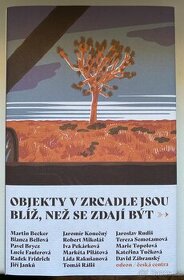 Objekty v zrcadle jsou blíž, než se zdají být