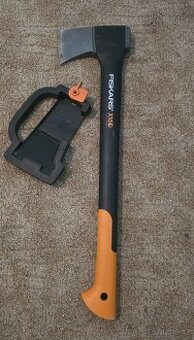 Fiskars sekera X15