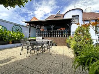 Prodej rodinného domu 213 m² s pozemkem 1427 m²