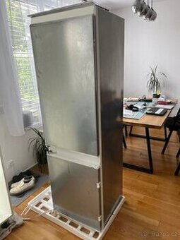 TOP VESTAVNÁ lednice s mrazákem SIEMENS