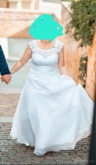 Svatební šaty vel. 38-42. Vyčištěné a vyžehlené