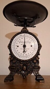 Secesní figurální německá litinová váha z roku 1900