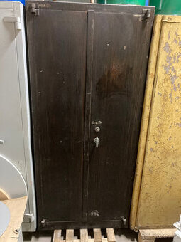Trezor skříňový dvoudveřový za 6.000 kč - 1