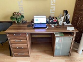 Psací stul - výhodná nabídka kancelářského stolu