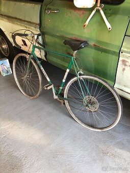 Silniční kolo favorit