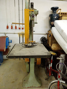 Pásová pila na dřevo