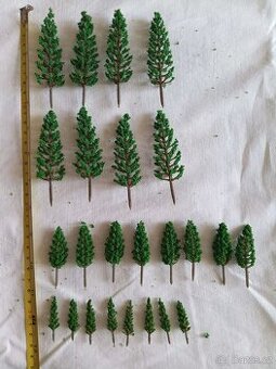 Stromečky k modelové železnici 24 ks - č.3