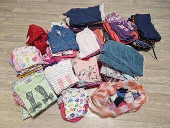 Balík oblečení pro holku vel. 110-116 cca 90 kusů