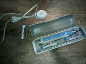 Elektrický zubní kartáček Braun Oral B - 1