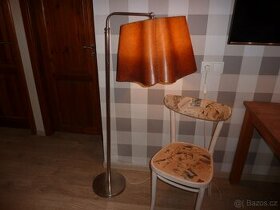 Starožitná podlahová lampa