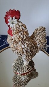 VINTAGE RETRO FIGURKA KOHOUTA POSÁZENÁ MUŠLEMI 60.-70.LÉTA