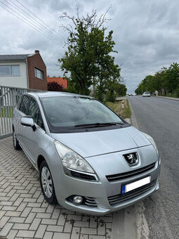 PEUGEOT 5008 1.6HDi 7 MÍST AUTOMAT