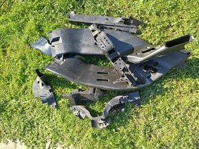 AUDI A4B6 Plasty podlahy