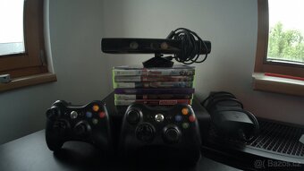 Xbox 360 E s Kinectem, 2 Ovladace a 7 Hrama