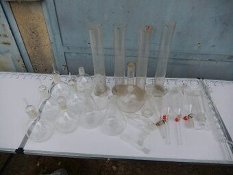 Sklo laboratorní, chemické, konvolut, větší množství