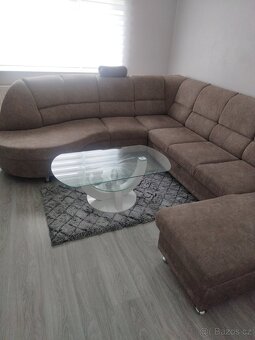 Rozkládací gauč s úložným prostorem