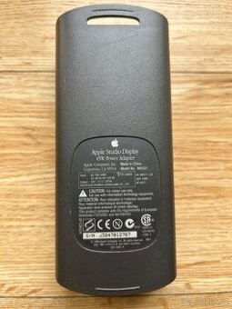 Apple Studio Display - zdroj - 1