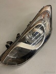 Hyundai i30 přední světlo