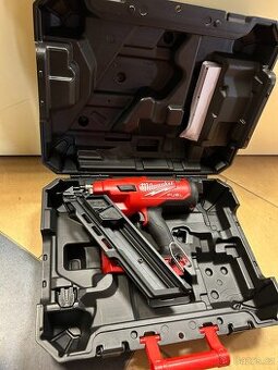 hřebíkovačka Milwaukee M18 FFN-0C