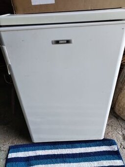 Zanussi mini lednička s mrazákem