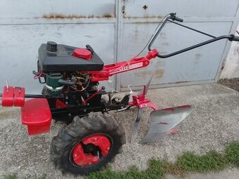 Vari malotraktor,motor Jikov,držáky,závaží,pluh, těleso