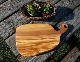 masivní prkénko z olivového dříví