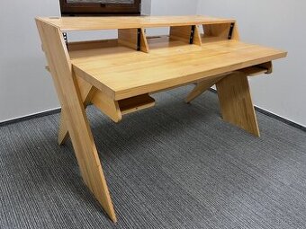 Pracovní audio stůl/workstation Platform