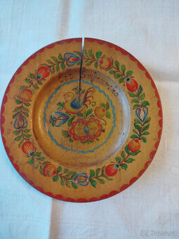 starý dřevěný malovaný talířek