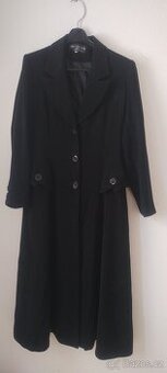 Černý dlouhý kabát