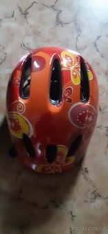 Dětská přilba na kolo velikost S – jako nová.