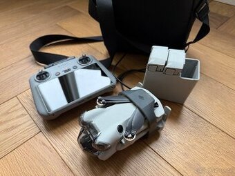 Dron DJI Mini 4 Pro Fly More Combo (v záruce) - 1