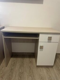 Dětský pracovní stůl