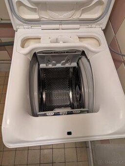 Pračka vrchem plněná